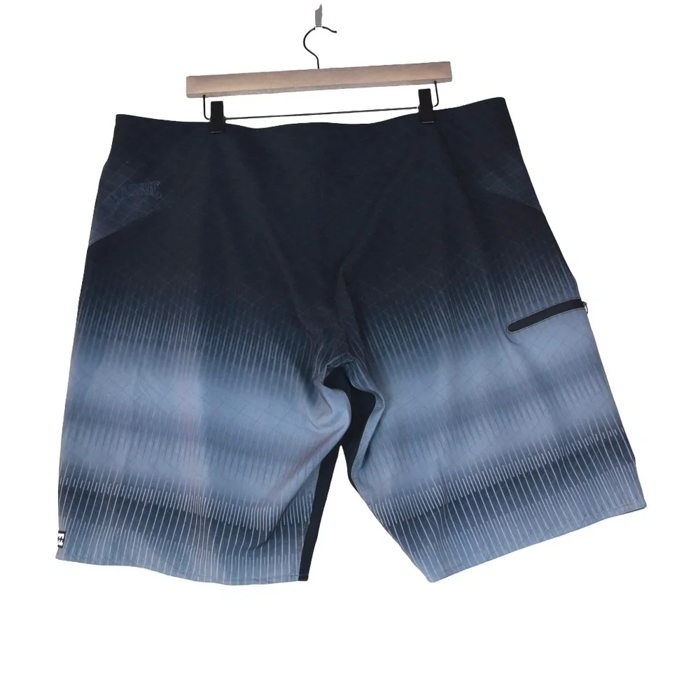 Billabong Recycled Fluid Pro Board Shorts Men’s 42 Black Gray Gradient Surf Swim